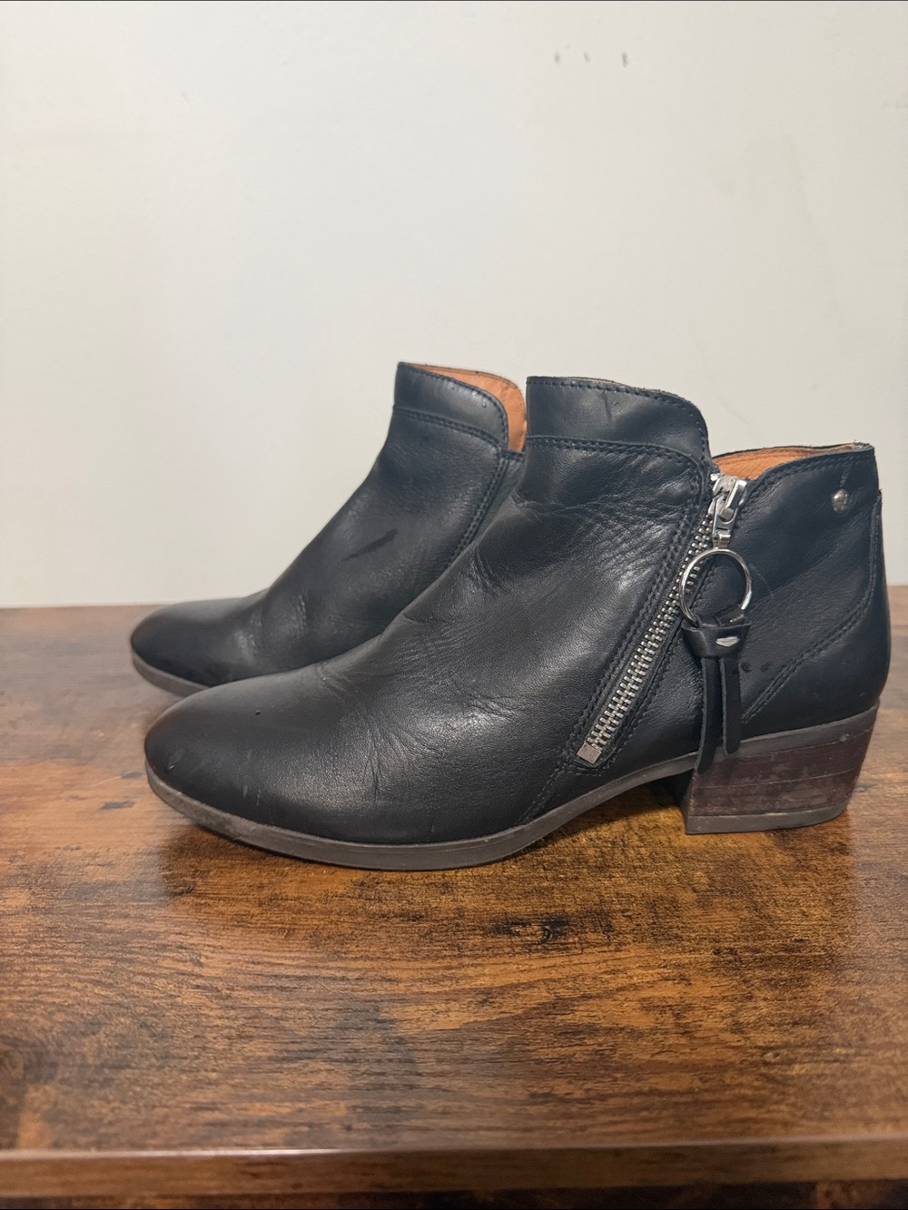 Clarks Black Leather Ankle Booties Side Zip Block Heel Women’s Size 7